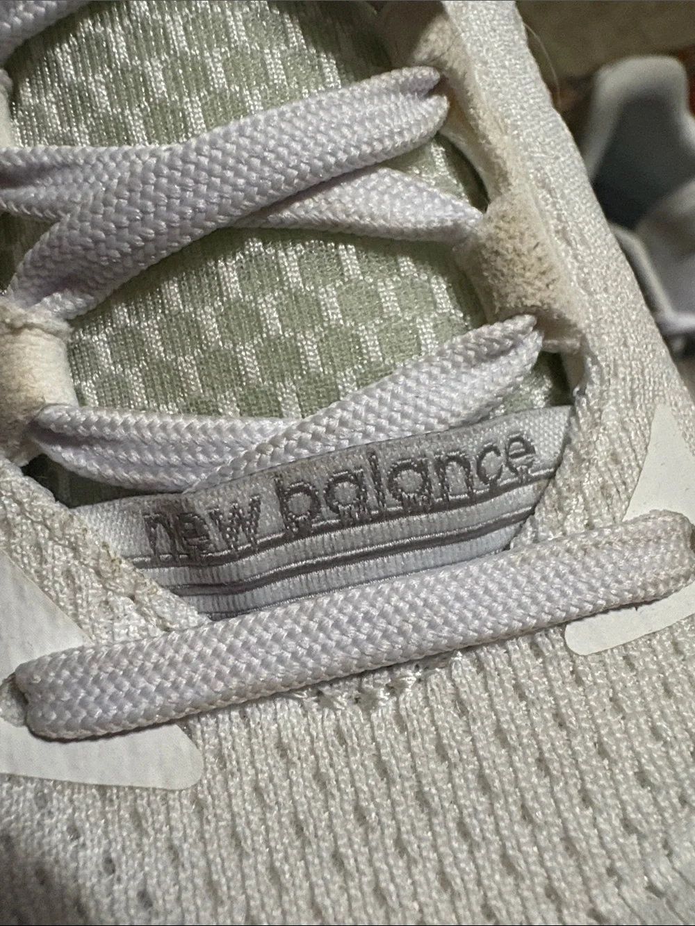 New Balance Women's White and Cream basketball Athletic Sneakers Unisex.